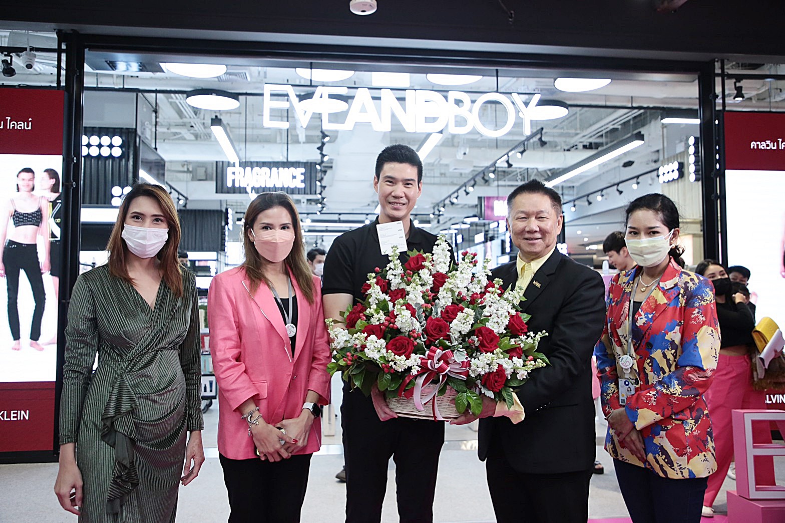 เอ็ม บี เค เซ็นเตอร์ แสดงความยินดี EVEANDBOY ฉลองเปิดสาขาใหม่ในรูปแบบ New Concept Store